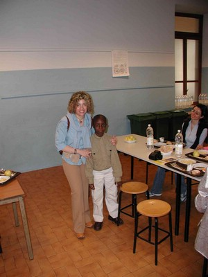 Mariaantonietta and pupils from Ghana.jpg