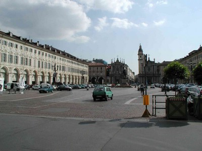 Plaza in Torino.jpg